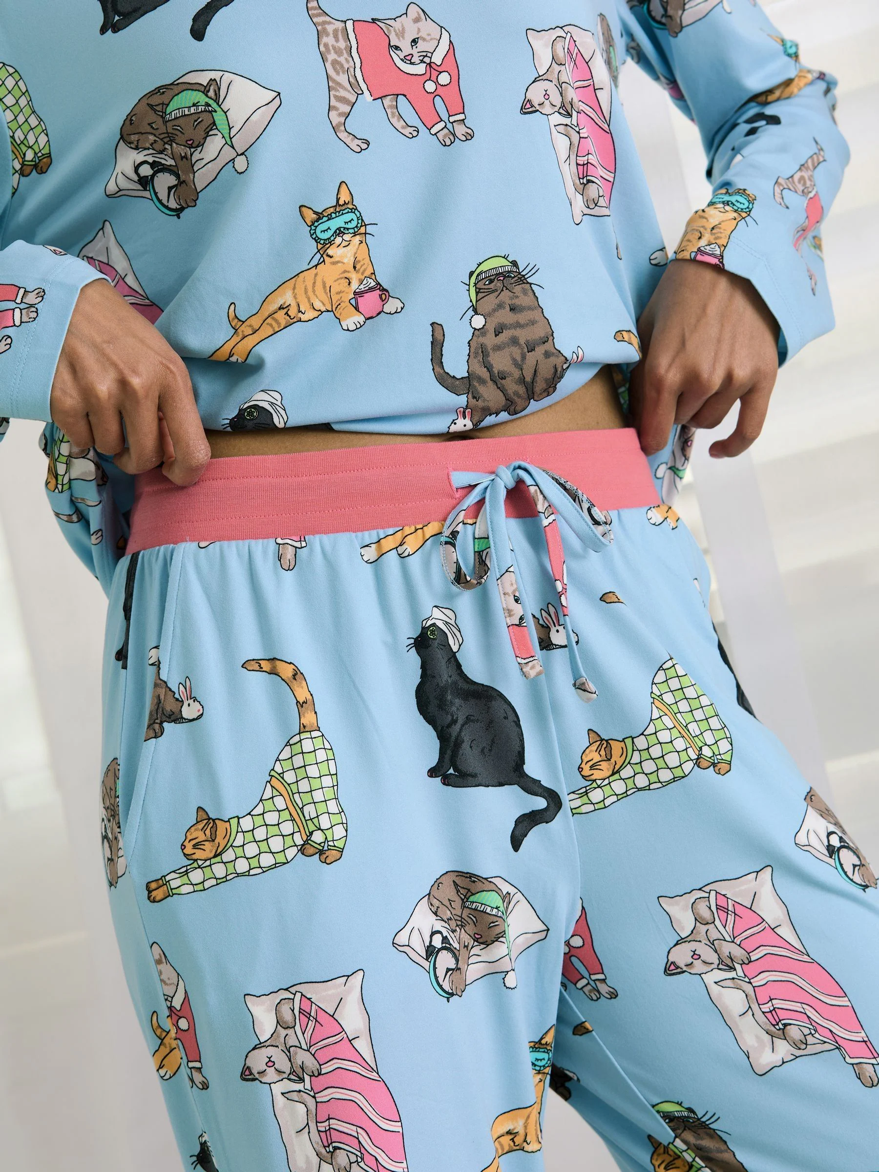 Chelsea Peers Sleepy Cats Print Long Pyjama Set