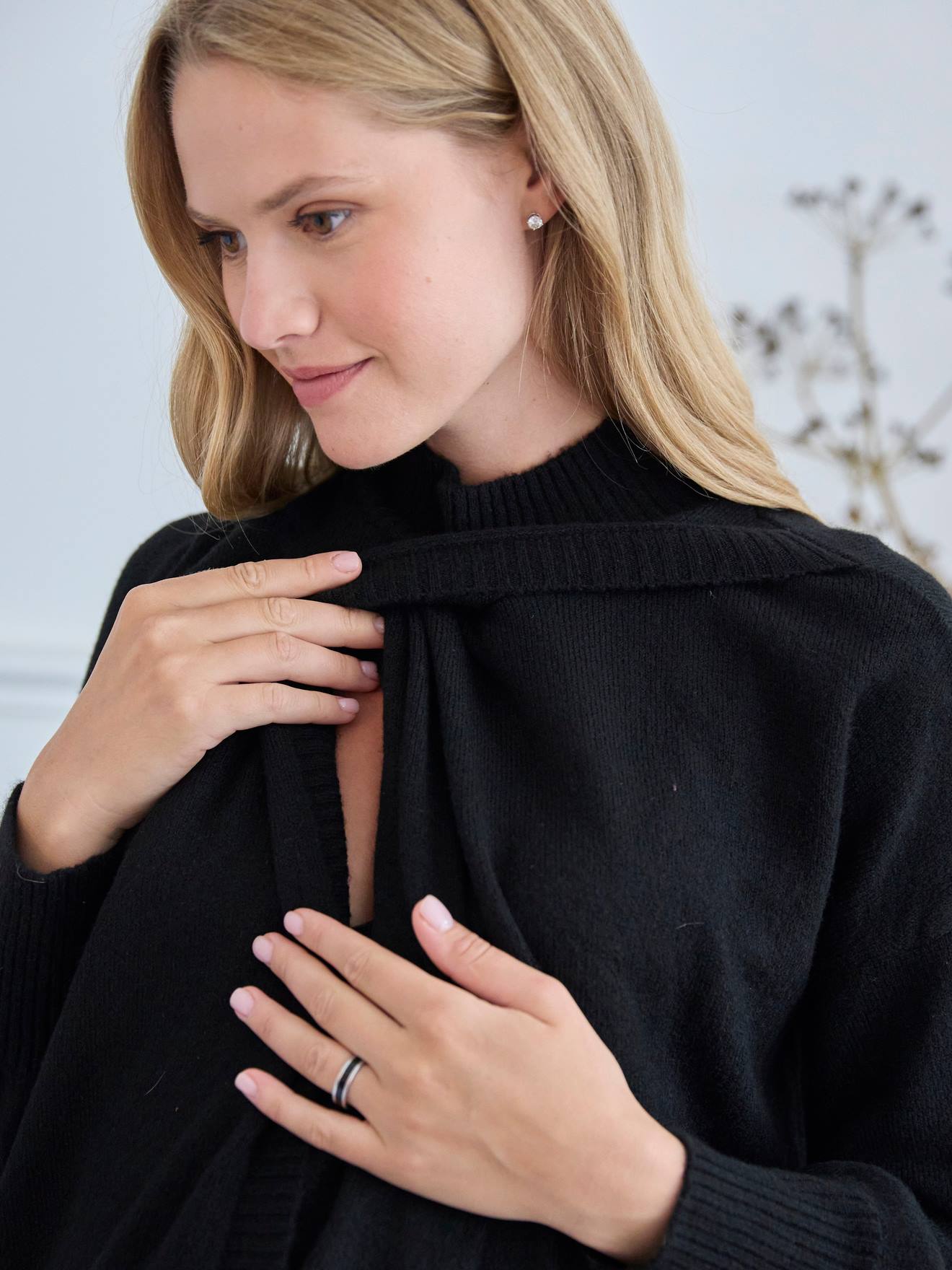 Suéter preto de dupla camada para gestantes e lactantes