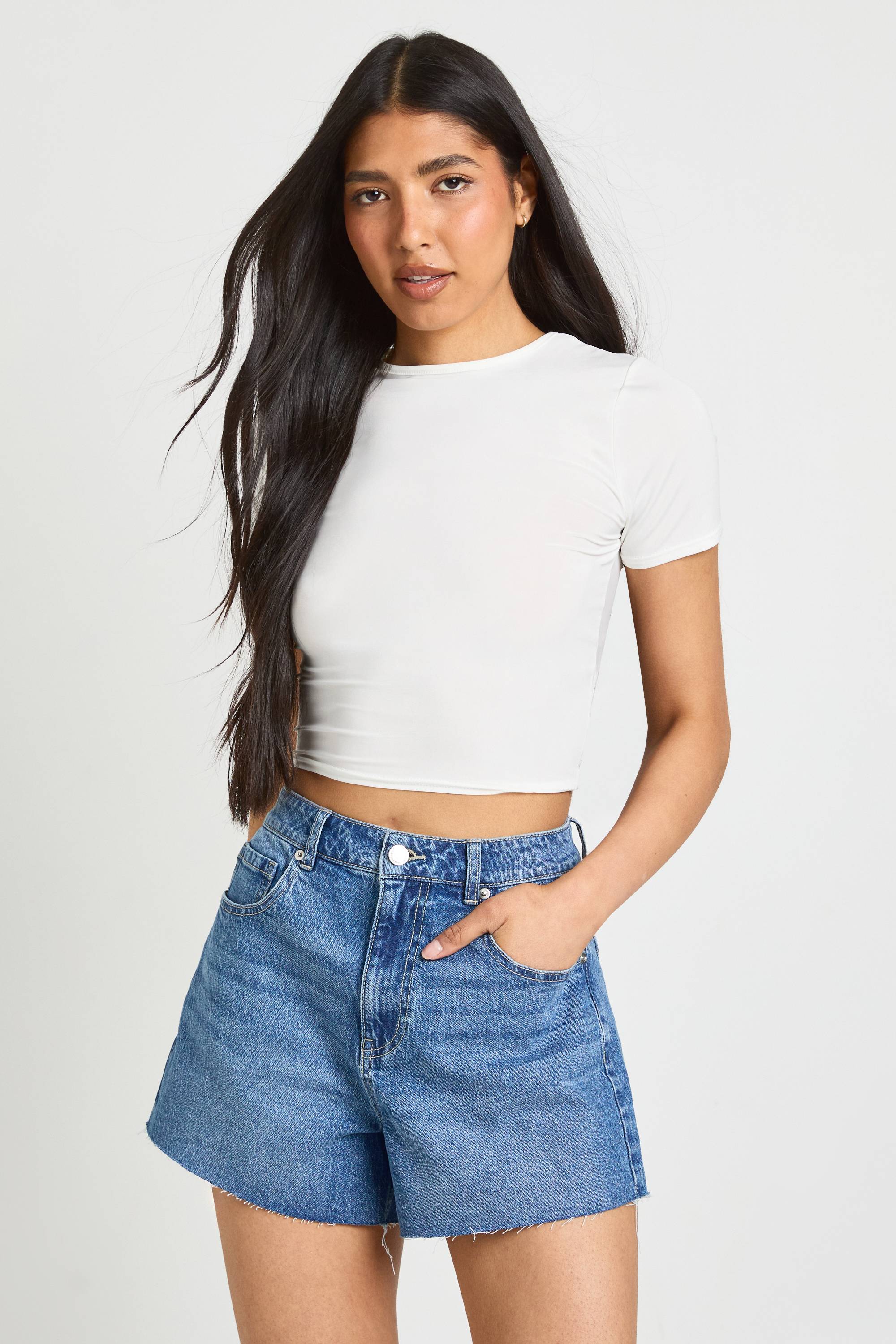 boohoo Top Court Basique À Manches Courtes En Tissu Slinky Pour Grandes Tailles