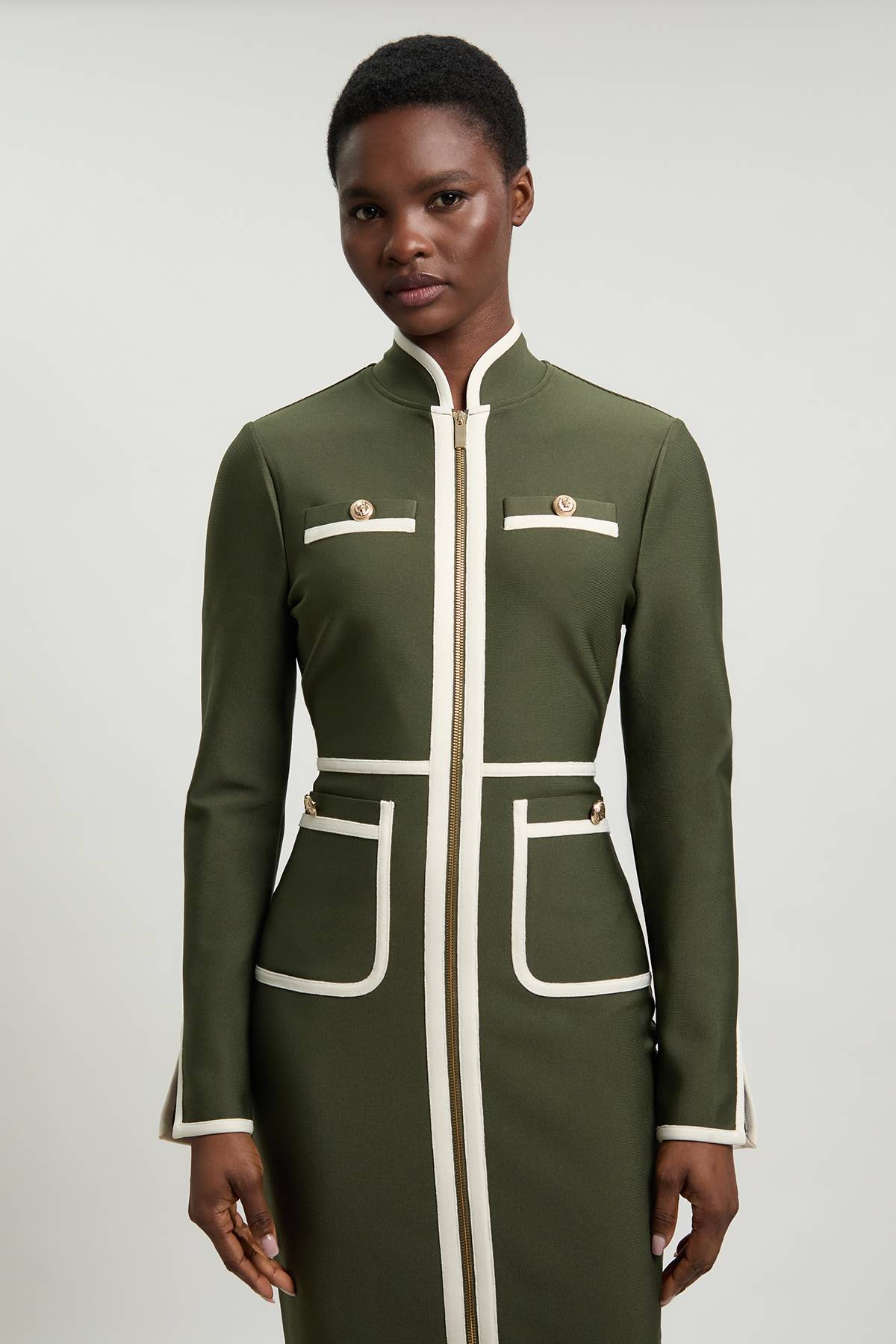 KarenMillen Robe Midi Militaire Moulante en Maille Bandage avec Détails de Passepoil