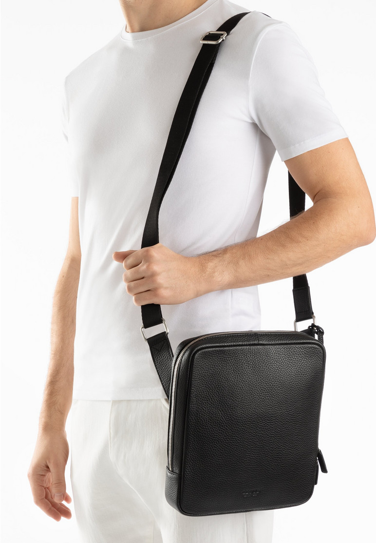 MESSENGER BAG Schwarz