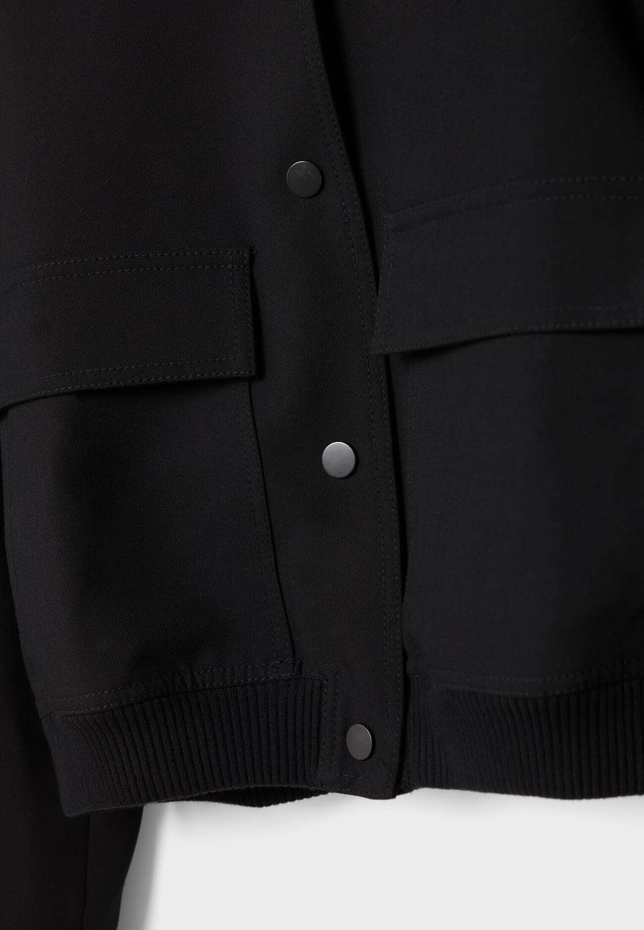 Jaqueta bomber com bolsos grandes