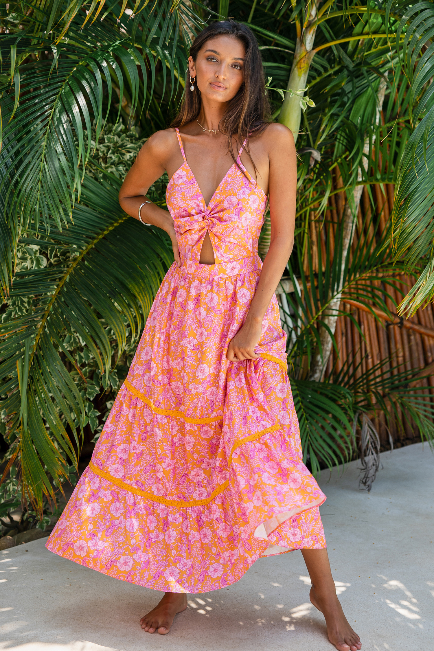 Robe maxi torsadée avec col en cœur à fleurs rose
