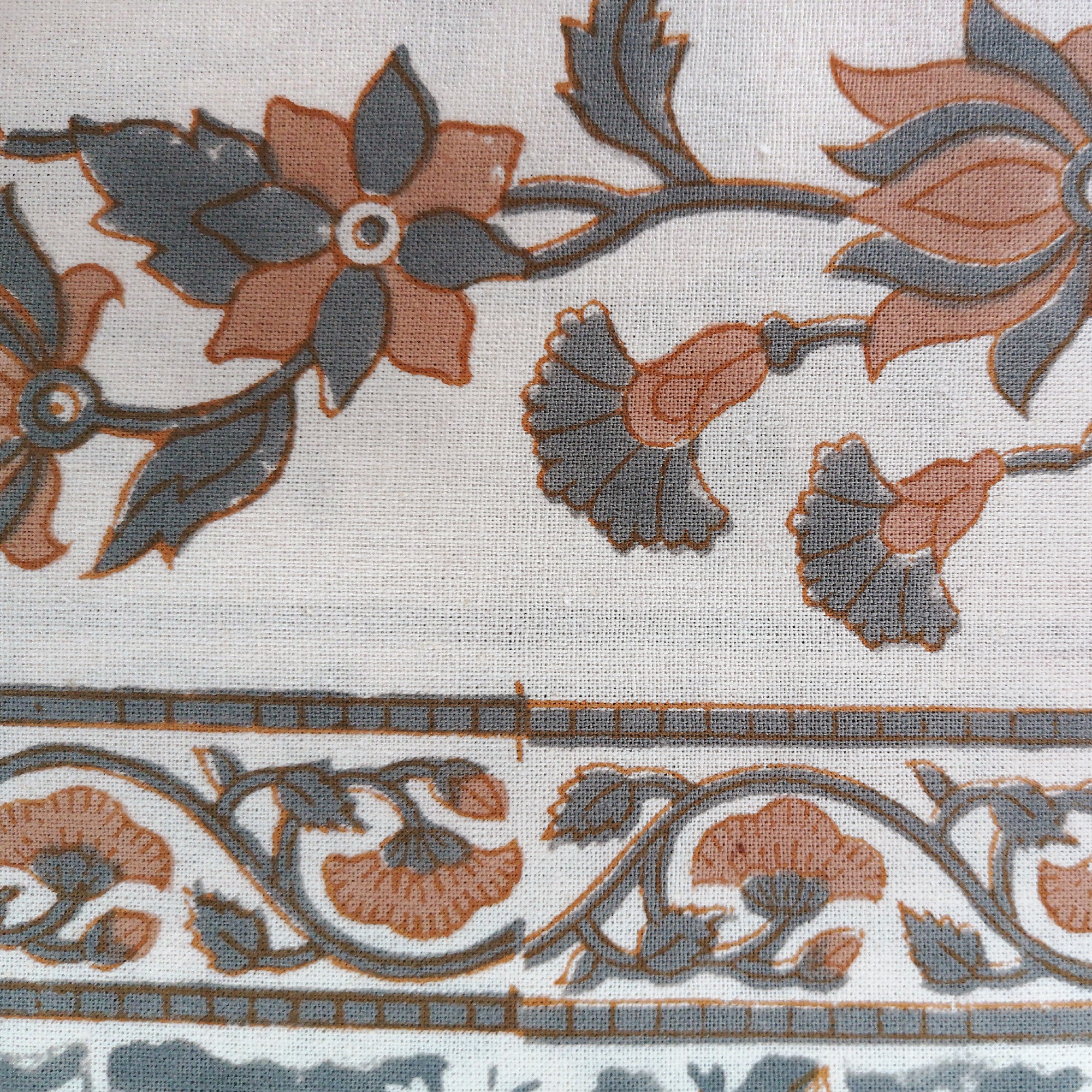 Tischdecke floral, grau, beige, L 100 cm, B 100 cm von fischer's lagerhaus
