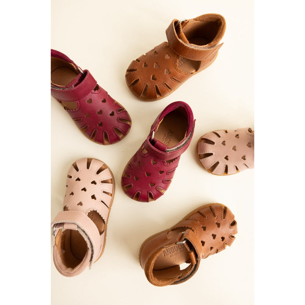 Køb Angulus Rosebud/Rosebud Barnets Første Sandal Med Udstanset Hjertemønster