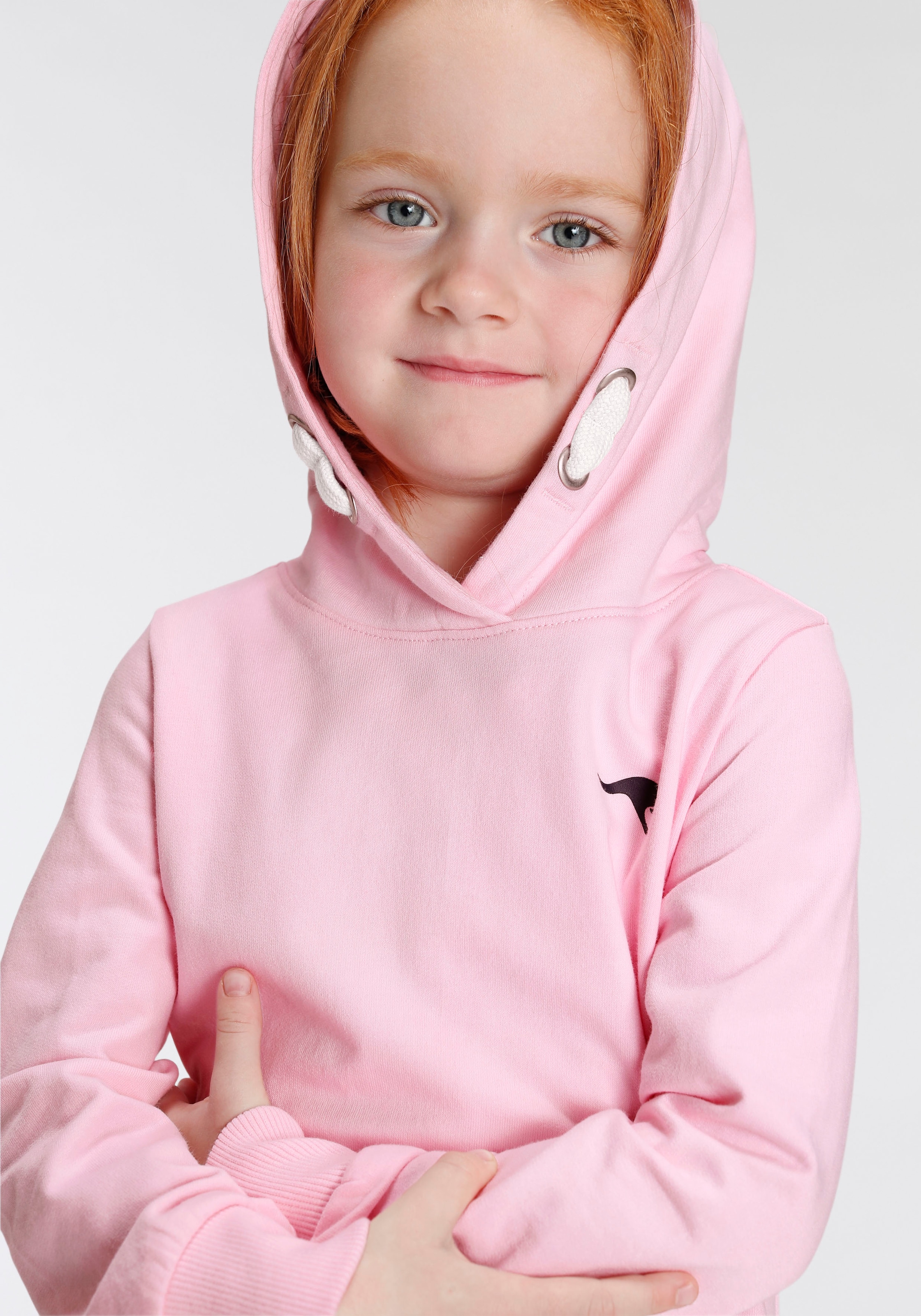 KangaROOS Kapuzensweatshirt »Kleine Mädchen«, Langarm,  hüftlange Basic-Passform,  stylischer Druck