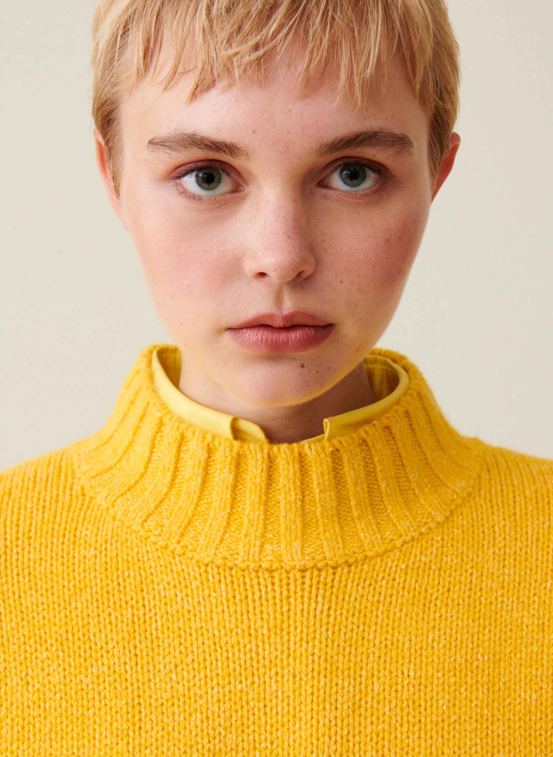 Pull col montant en laine et en soie mélangés | Jaune