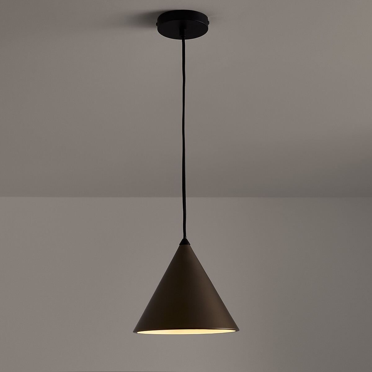 AM.PM<br>Luminária pendente cônica com 19 cm de diâmetro, Moke