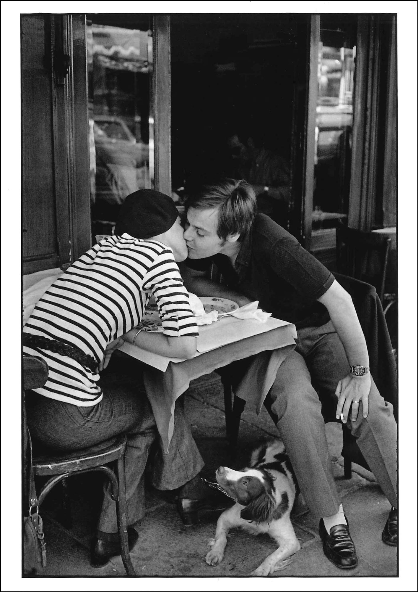 Postkarte 'Paris Kiss' günstig bestellen