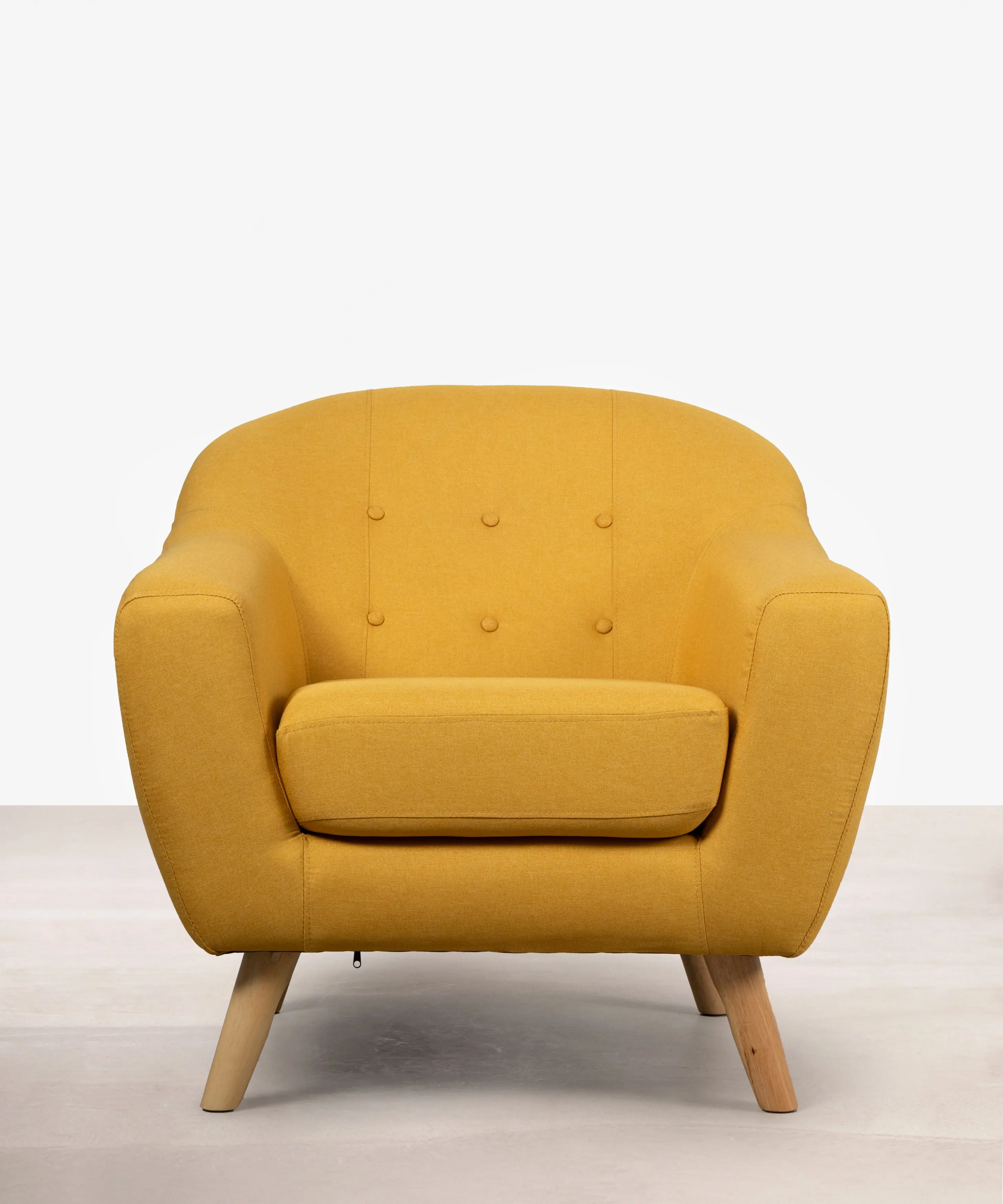 Sillón en Poliéster y Lino con Madera Skandic
