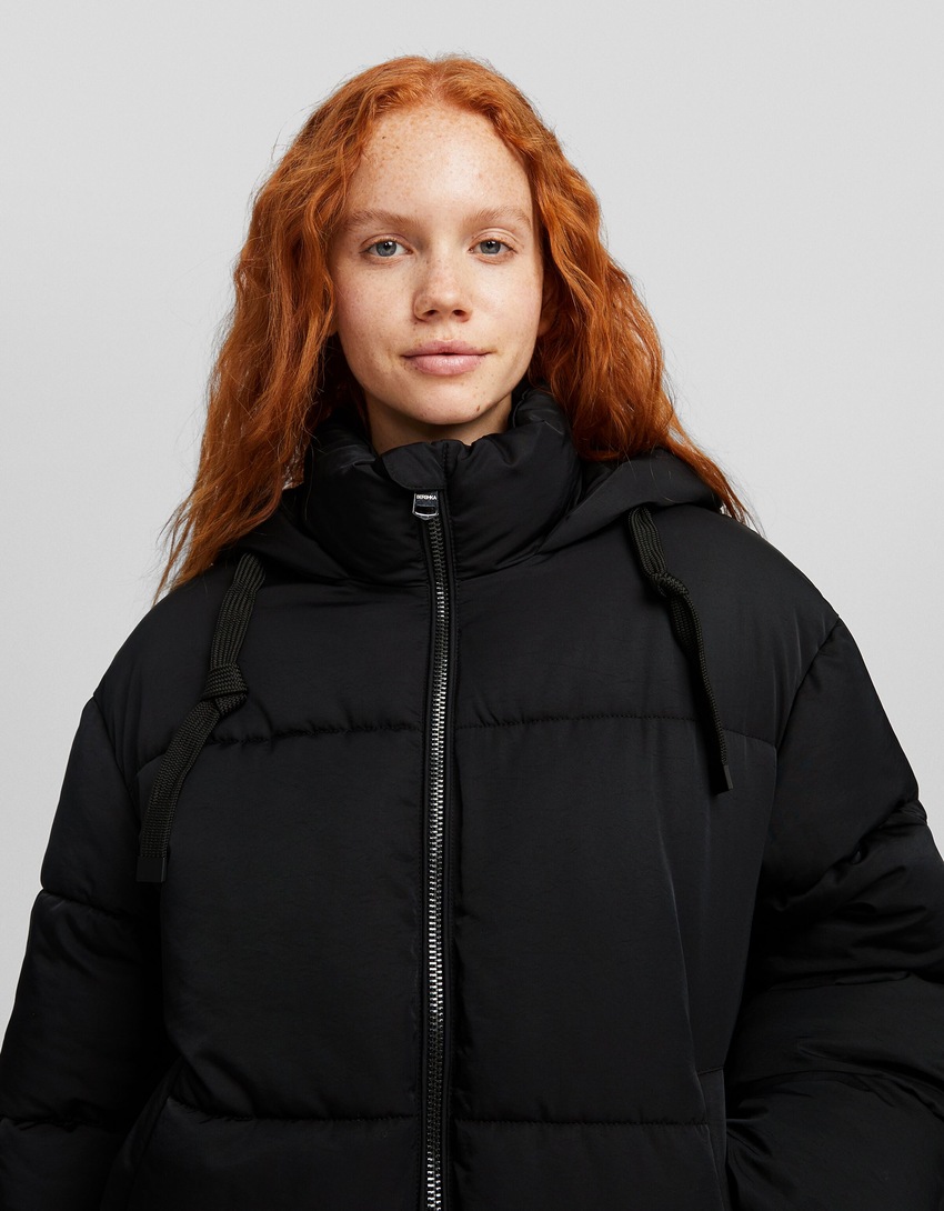 Jaqueta puffer oversized com capuz
