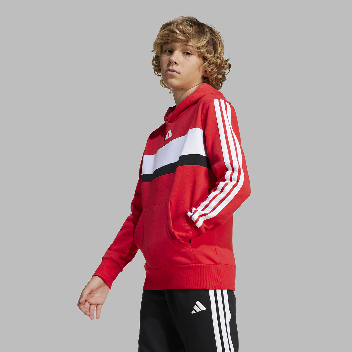 ROUPAS ESPORTIVAS ADIDAS<br>Moletom com capuz de tecido