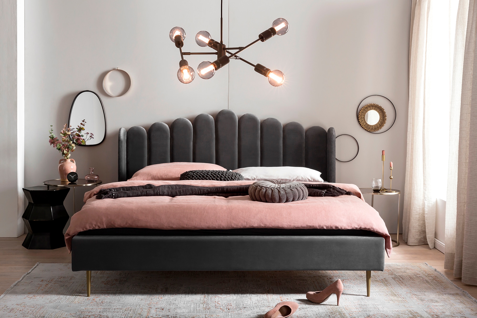 SalesFever Polsterbett »Komfortables Bett für erholsamen Schlaf« Eleganz trifft Komfort: Samt-Bezug, goldfarbene Metallfüsse