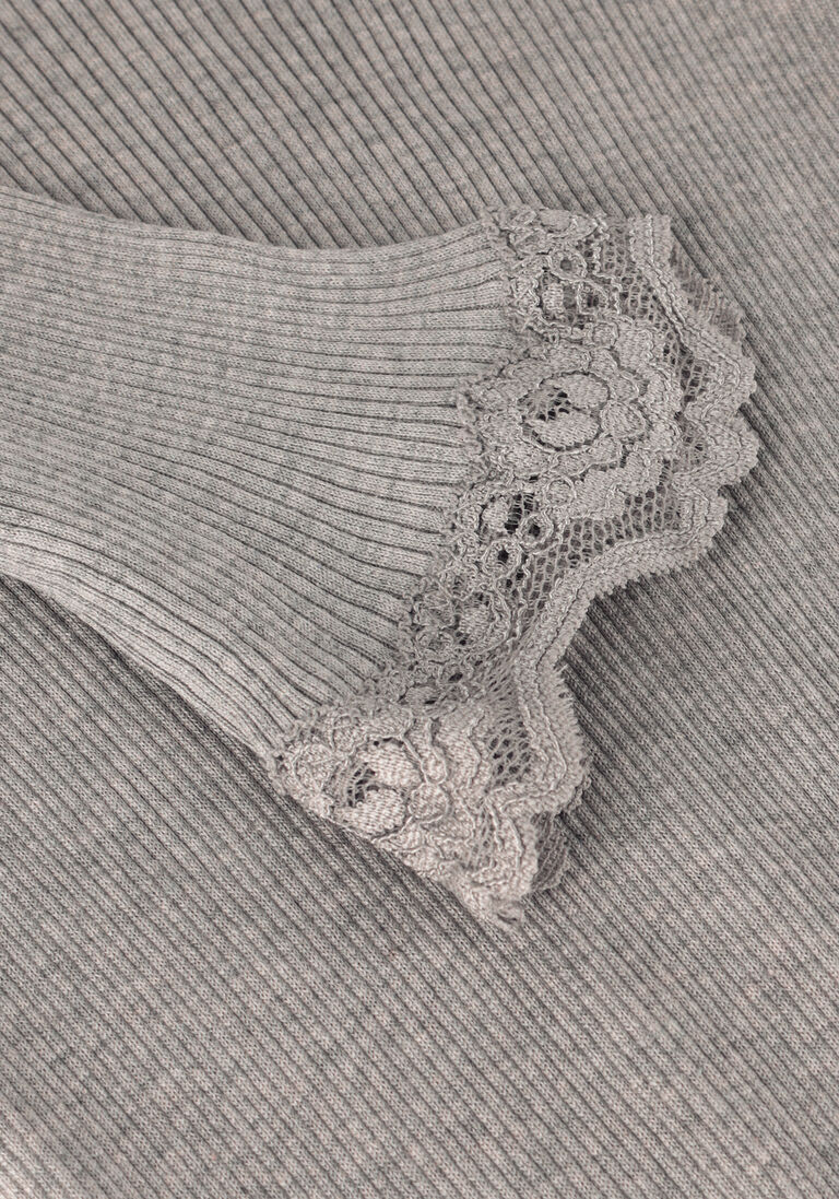 lichtgrijze rosemunde top babette silk t-shirt lace