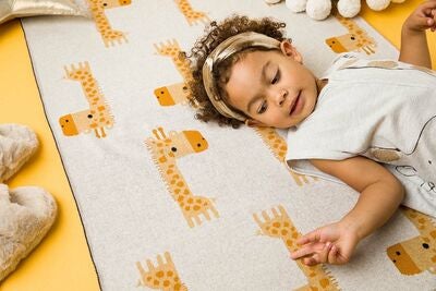 Bizzi Growin Strikketeppe Aio Baby, Gilbert Giraffe