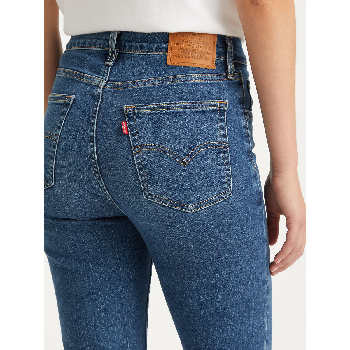 Calça jeans Levi's 724 de cintura alta e corte reto.