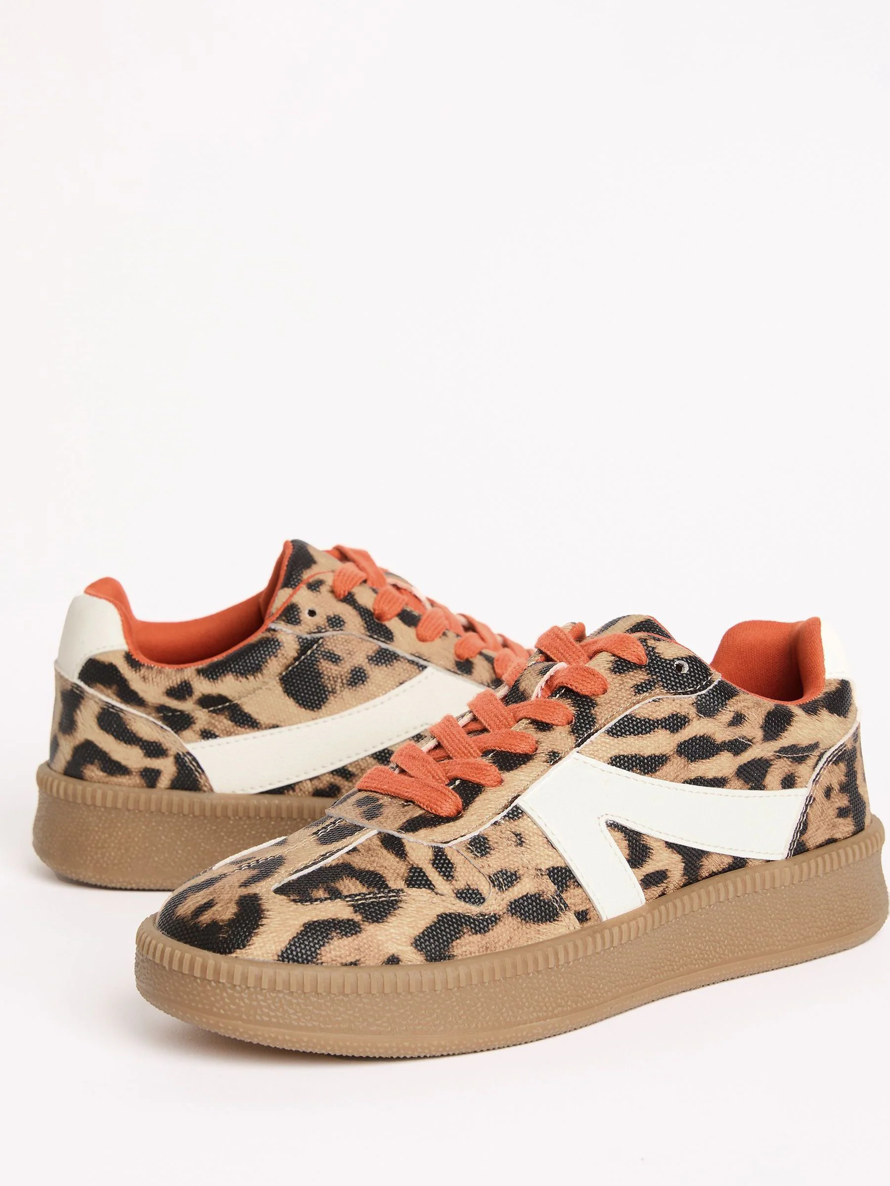 Bruin met luipaardprint - Friends Like These retro sportschoenen met veters en rubberen zool