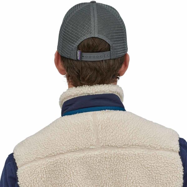 Casquette PATAGONIA P-6 LOGO TRUCKER HAT FORGE GREY