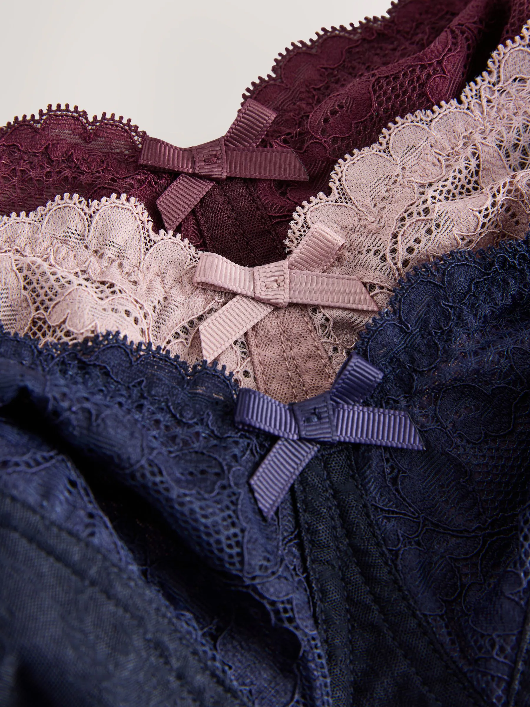 Marineblauw/bessenrood/roze - Total Support ultiem comfortabele kanten beha's met volledige cups 3 stuks