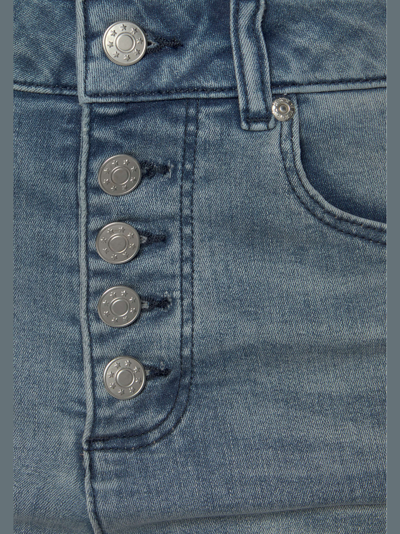 Short en jean taille haute avec patte de boutonnage tendance devant