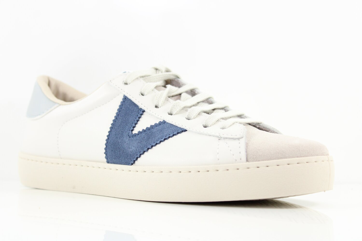 Victoria Sneaker