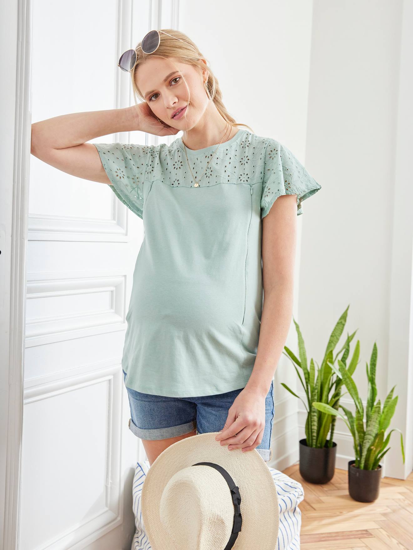 Camiseta bicolor cinza pérola para gestantes e lactantes.
