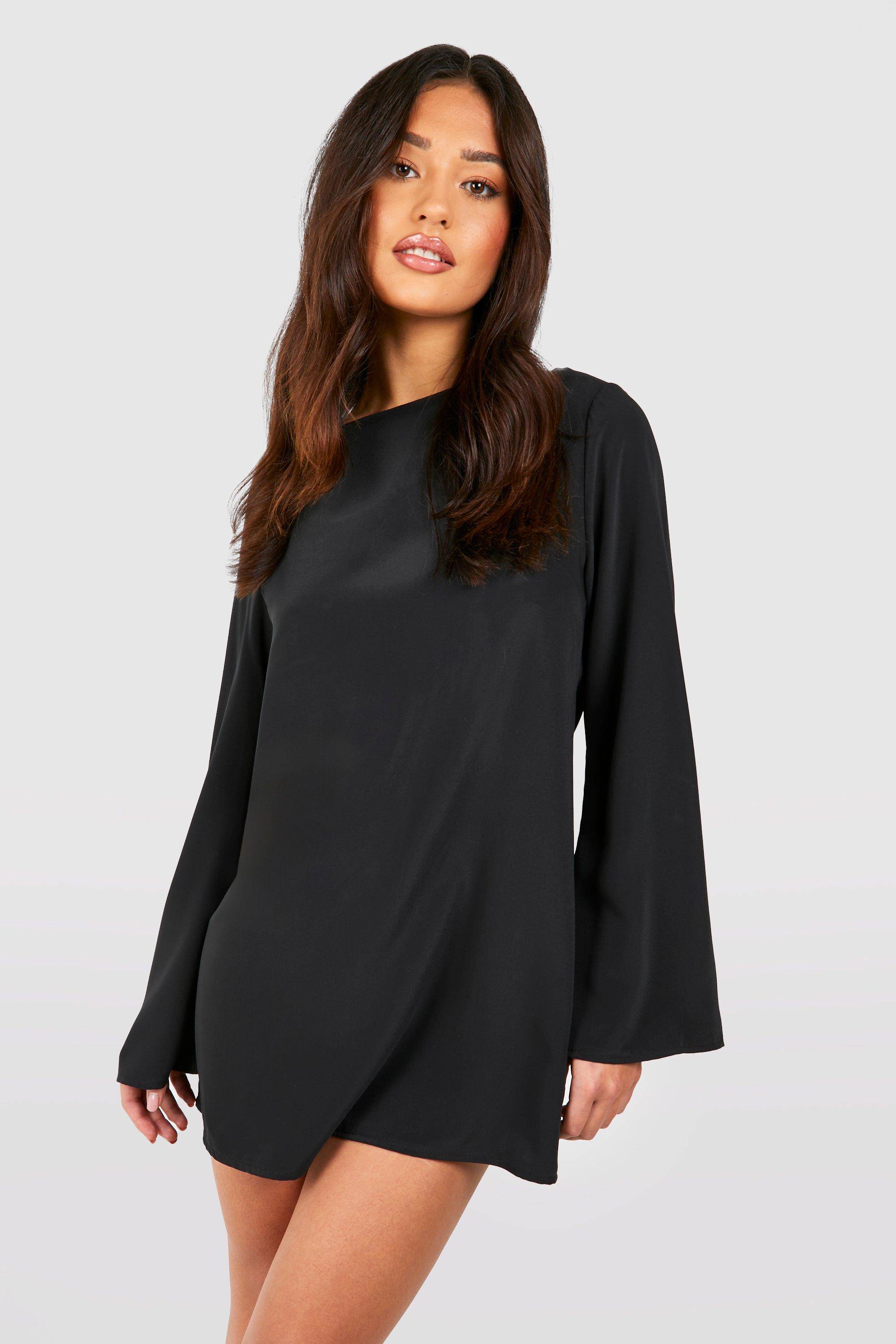 boohoo Petite Robe Mini à Dos Ouvert avec Détail de Nœud