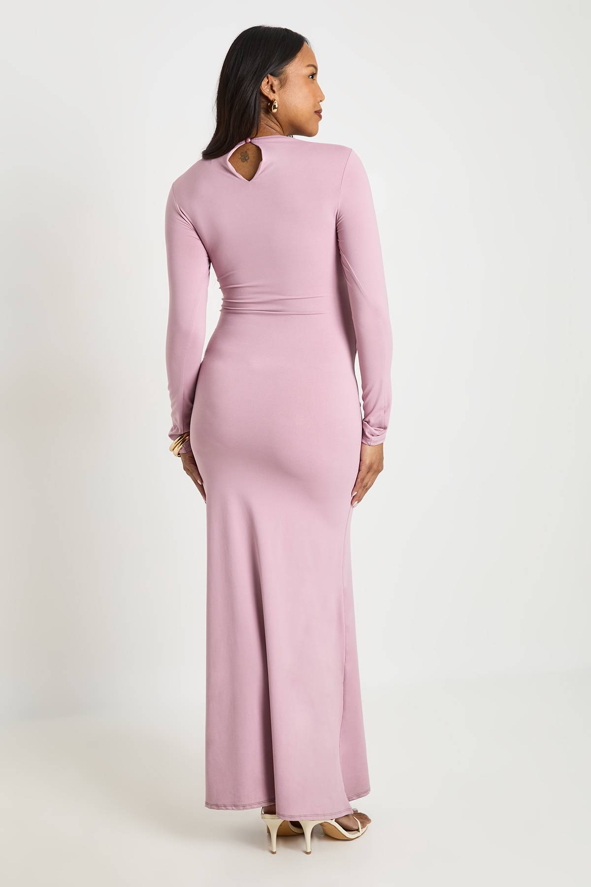 boohoo Robe Maxi De Maternité Avec Détail Froncé Sur Le Côté