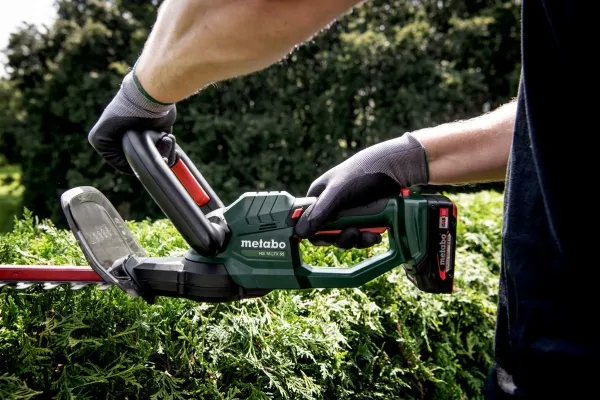 Metabo HS 18 LTX 55 - Hæktrimmer - ledningfri - 18 V - 2600 spm - 55 cm - 53 cm - Skærekapacitet 19 mm - 2.2 kg (batteri og oplader medfølger ikke) - SOLO