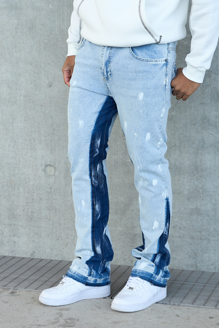 Jean bleu clair taché à empiècement bleu clair