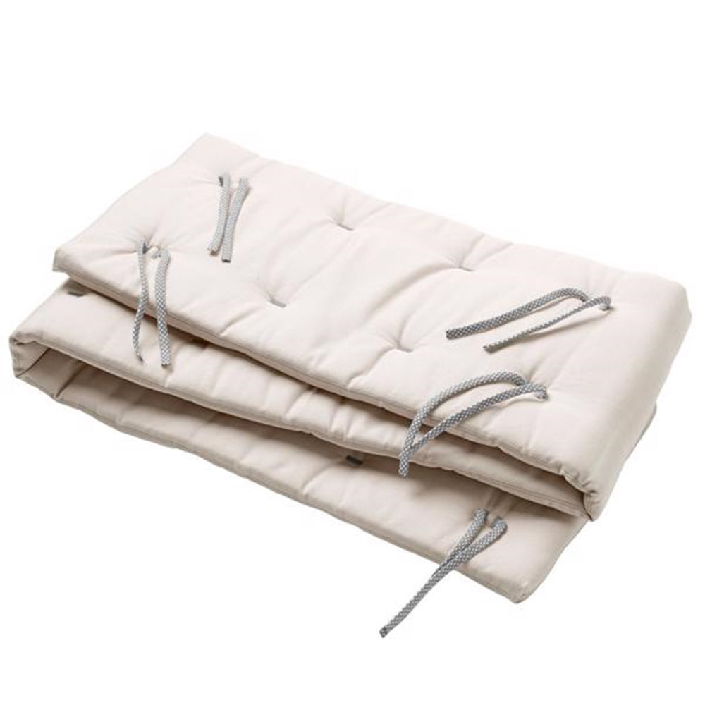 Køb Leander Linea Quilt Sengerand til Babyseng Snow