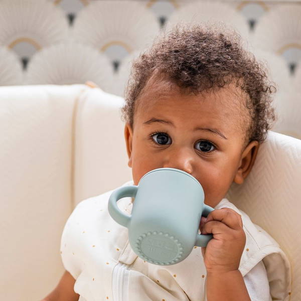 NattouNattou   Kinderbecher mit Strohhalm grün