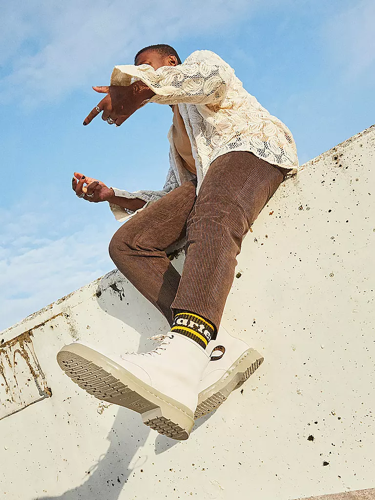 DR. MARTENS Boots 1460 beige