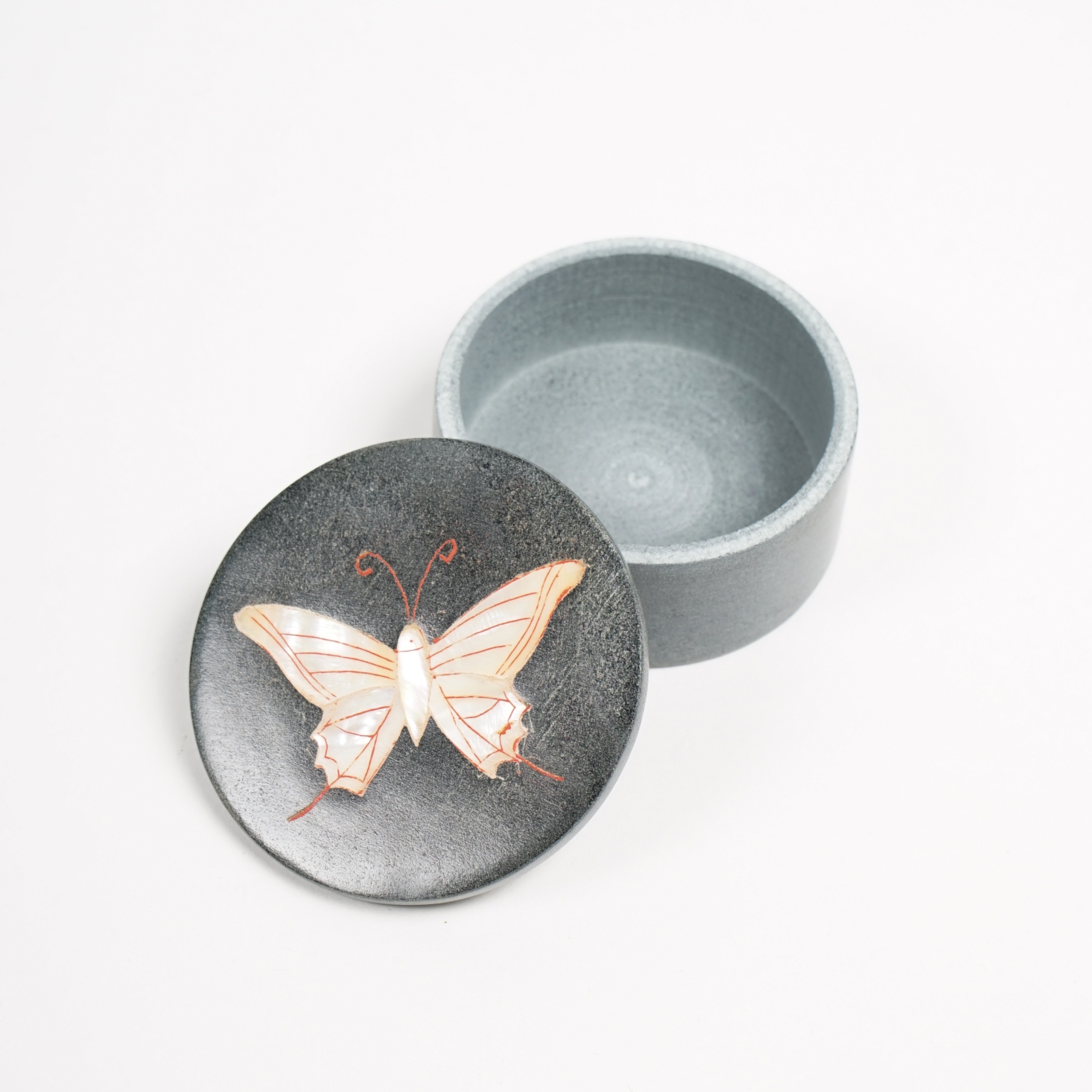 Dose 'Schmetterling', aus Naturstein, schwarz, Ø 6 cm, H 3 cm von fischer's lagerhaus