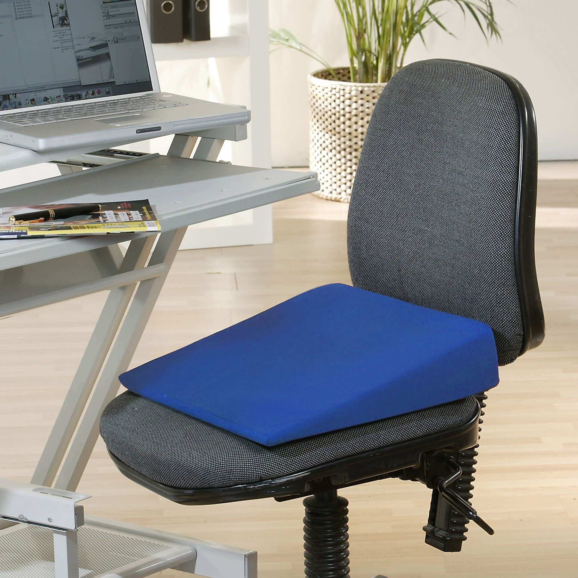 Vital Comfort keilförmiges Auto-Sitzkissen Sommer-Winter-Set, handlich und platzsparend