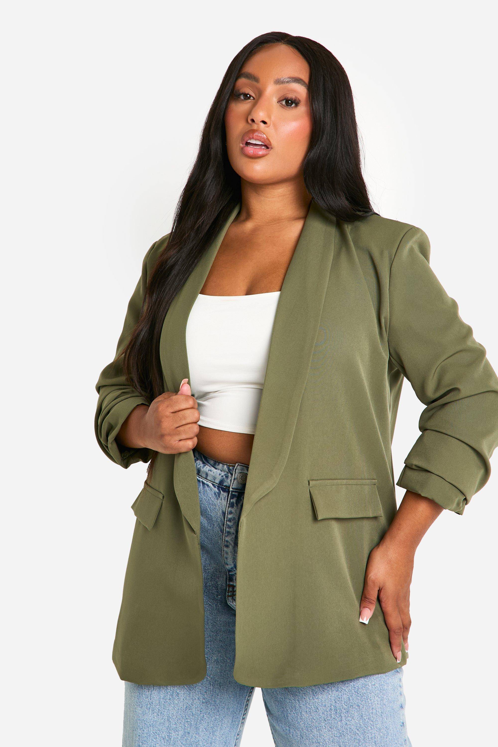 boohoo Blazer grande taille à détails de revers et manches froncées