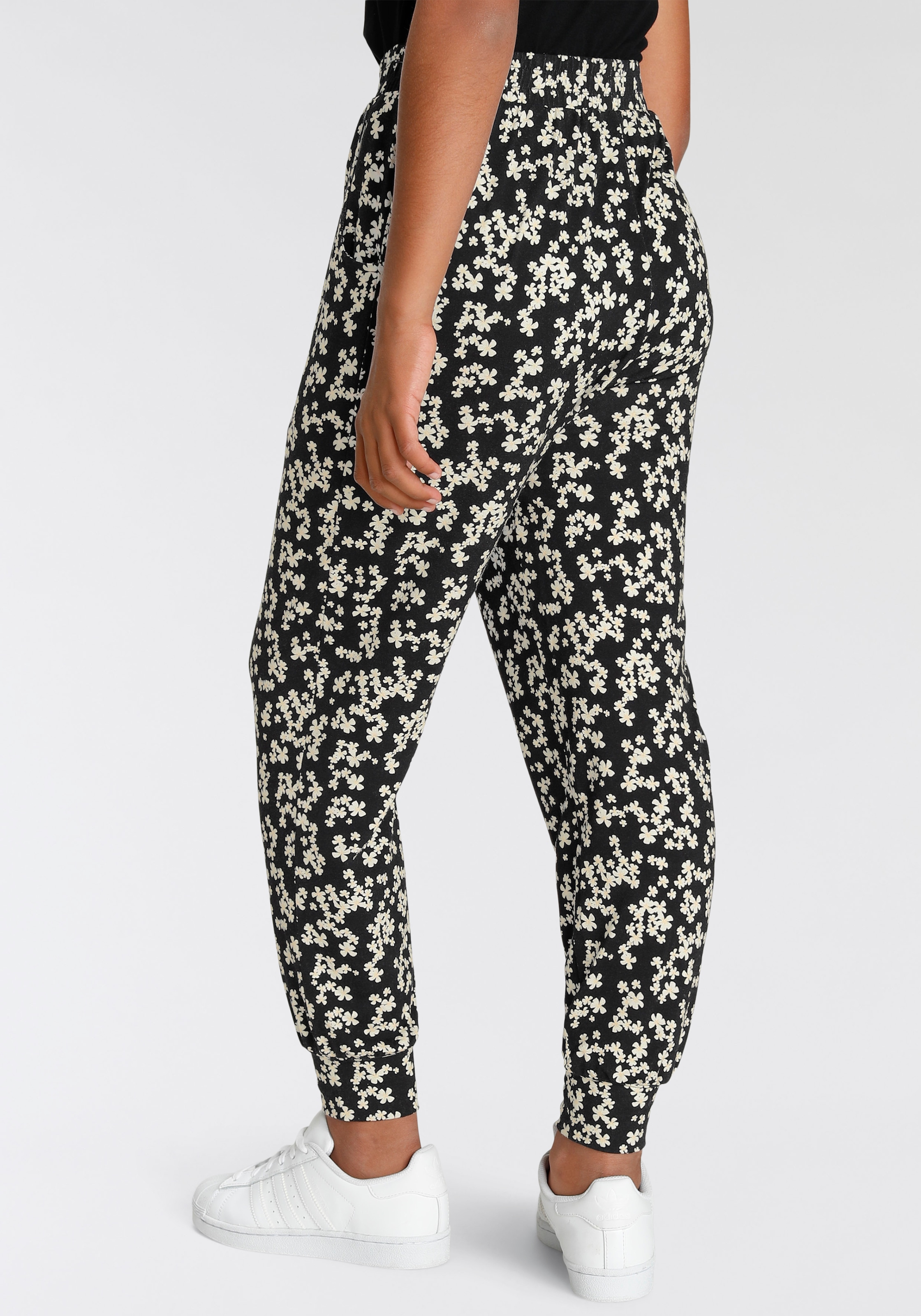 KIDSWORLD Haremshose »Viskosehose allover gemustert«  mit Blumen bedruckt