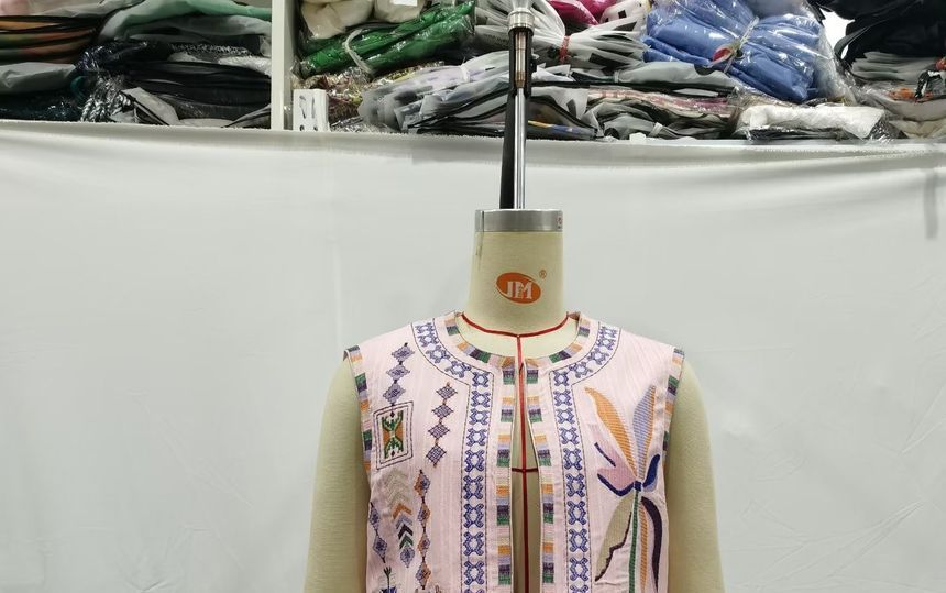 Susaine - Open vest met bloemenborduursel