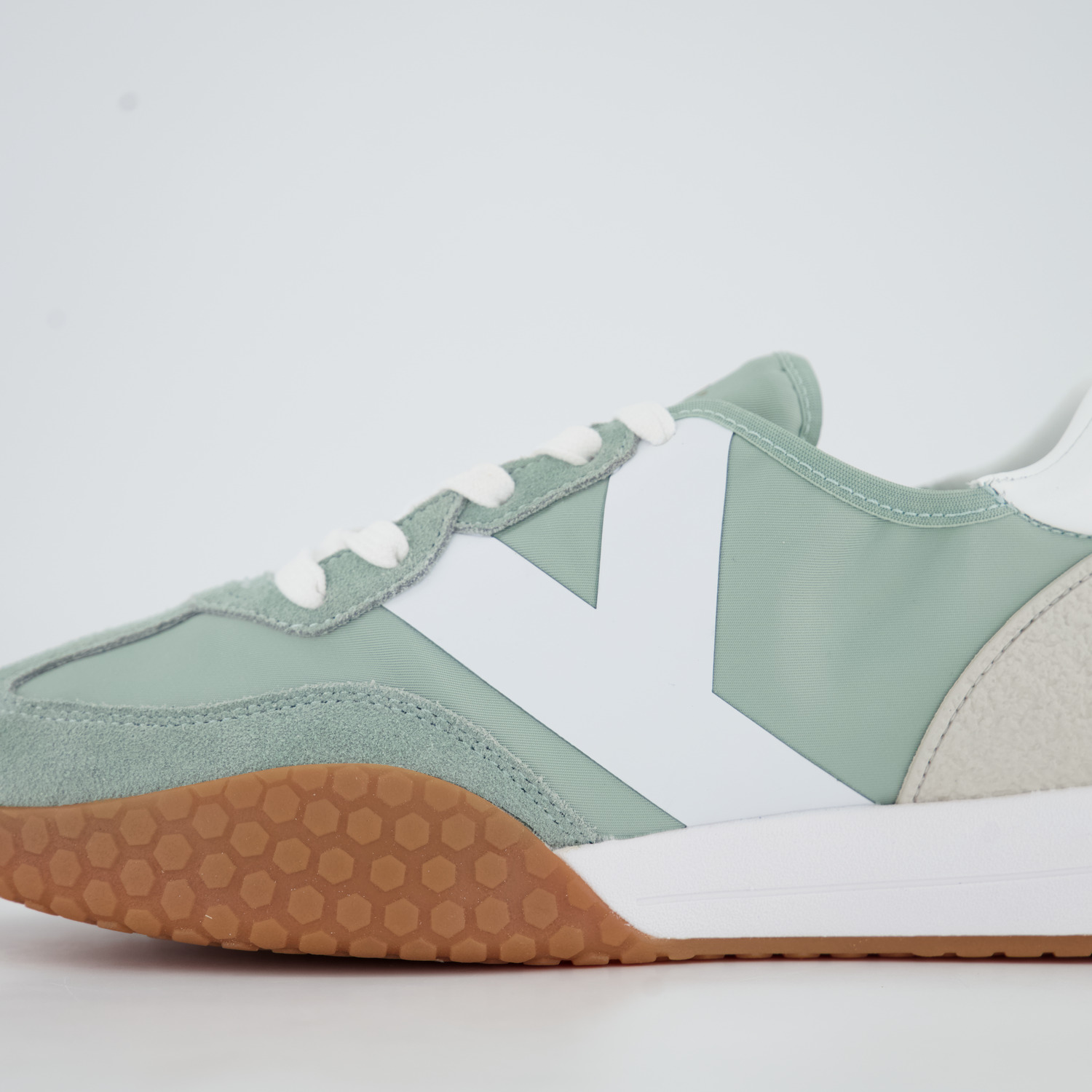Keh-noo Sneaker