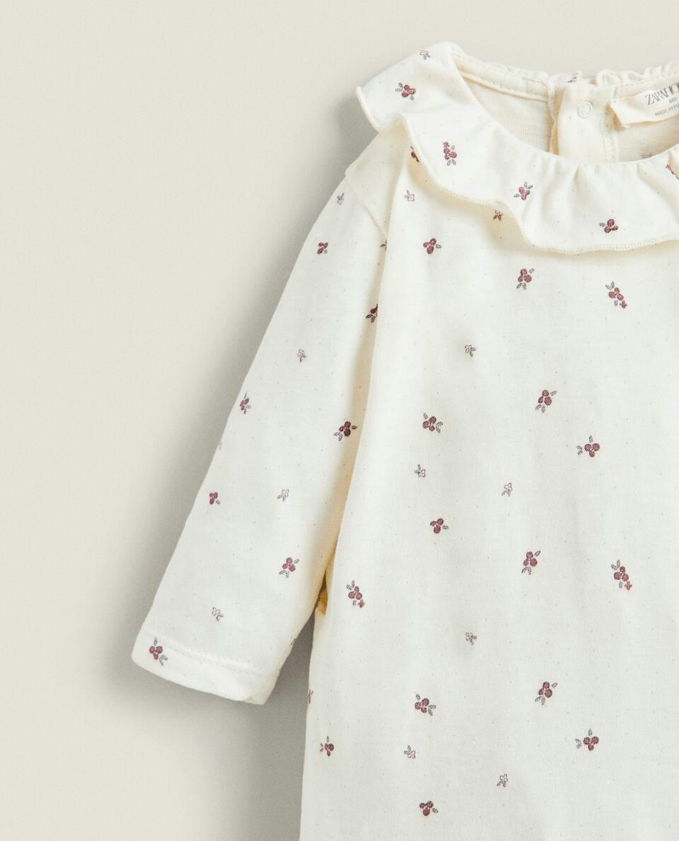 MACACÃO DE BEBÊ COM ESTAMPA FLORAL