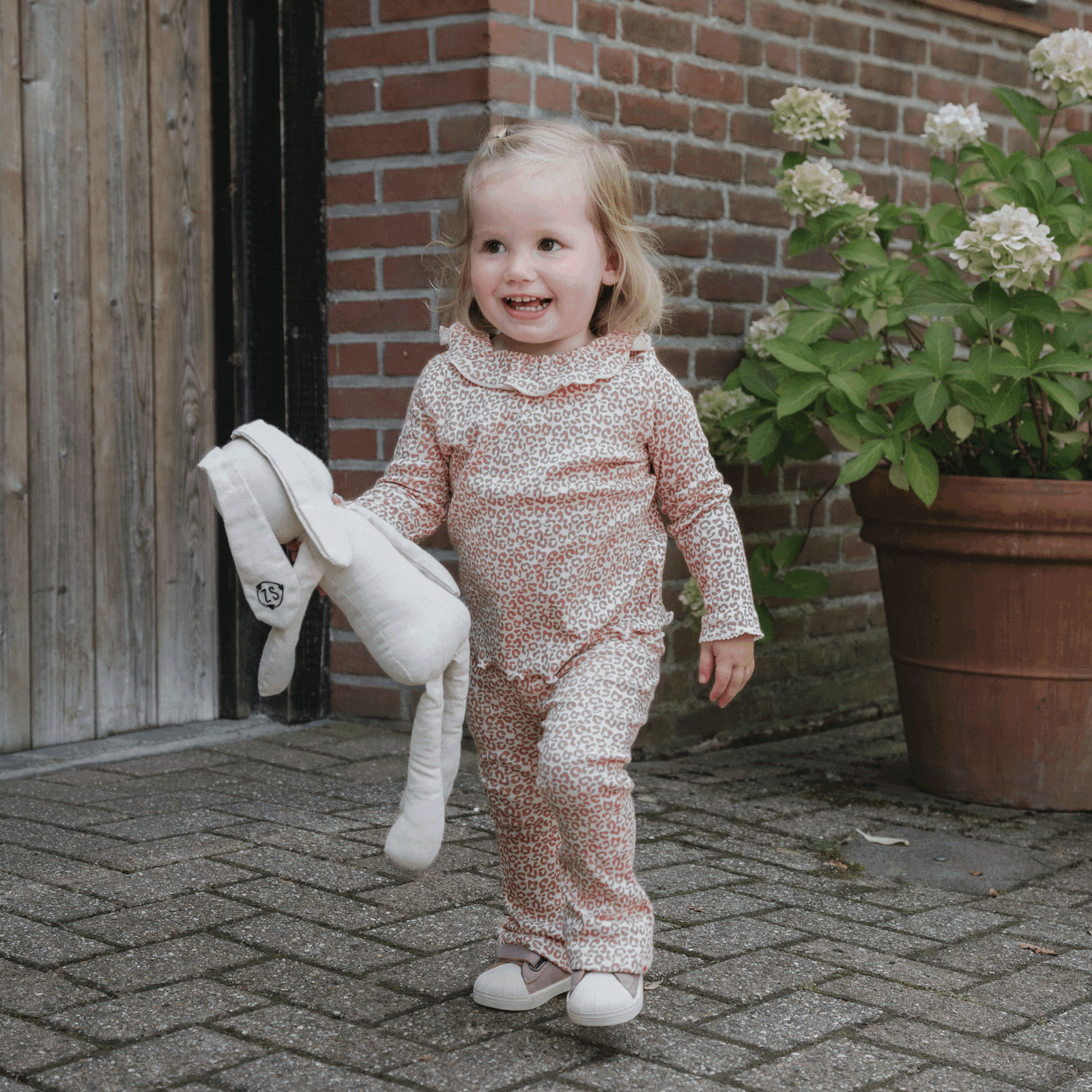 Shoesme lilafarbener Sneaker mit Höckerzehe