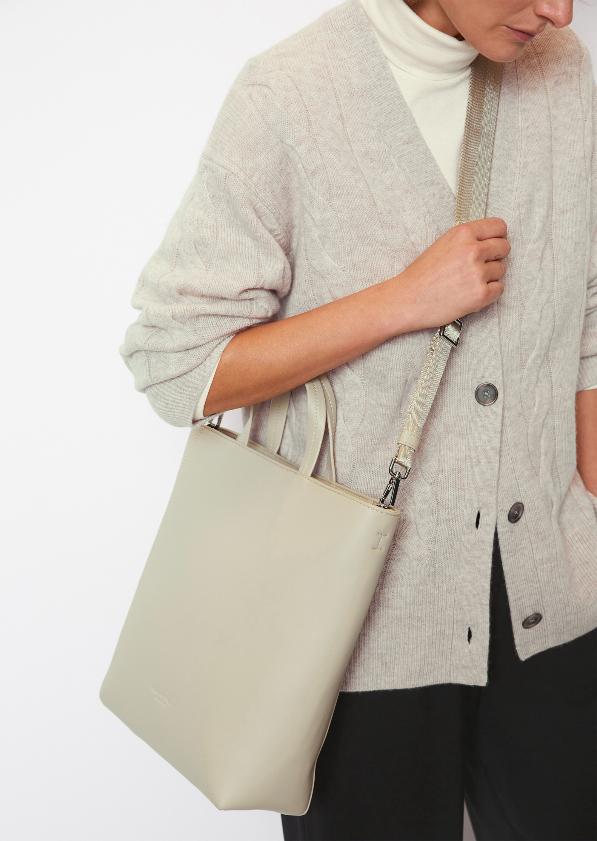 Shopper aus einer Lederalternative aus recyceltem Polyester