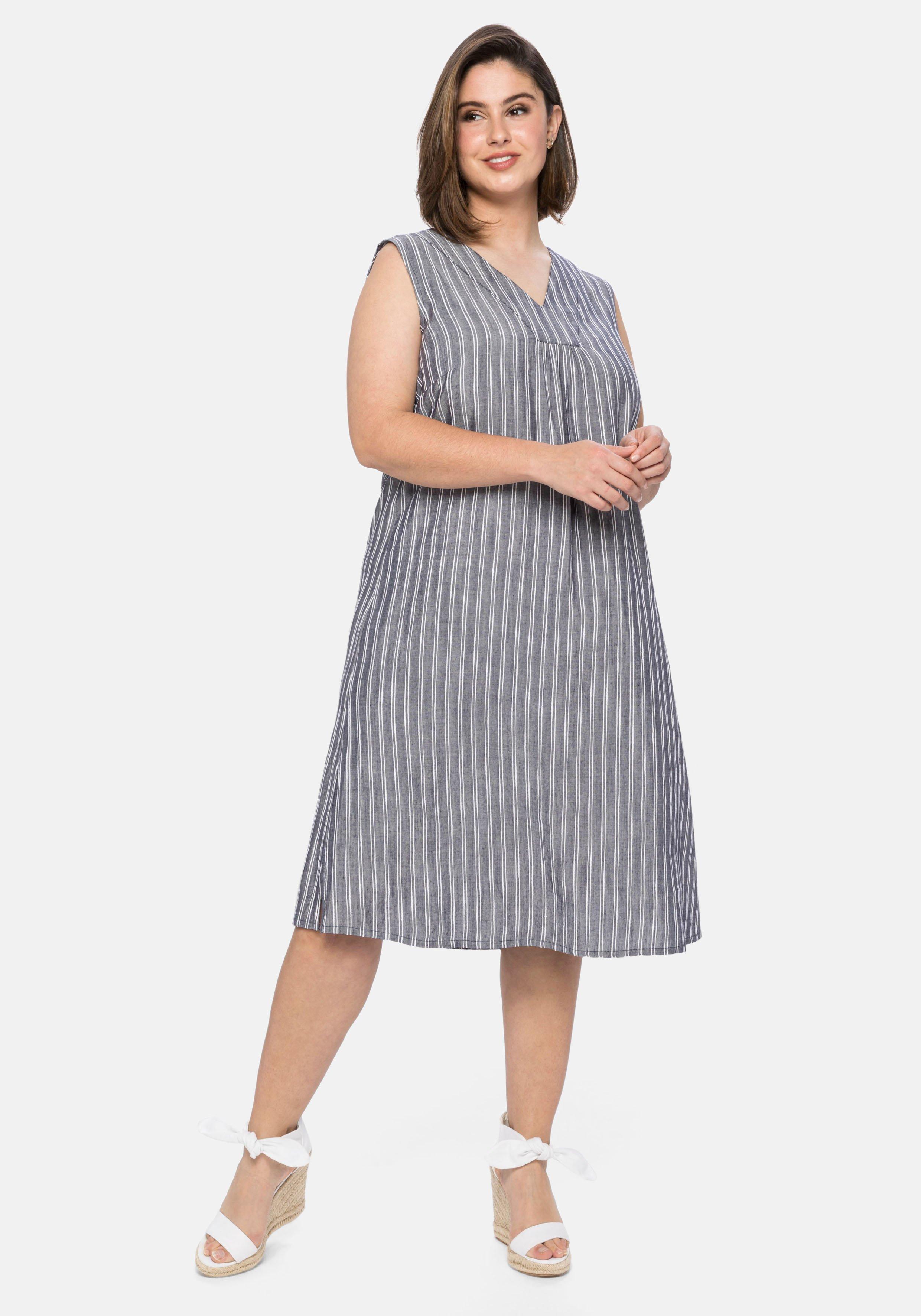 Ärmelloses Kleid mit strukturierten Streifen