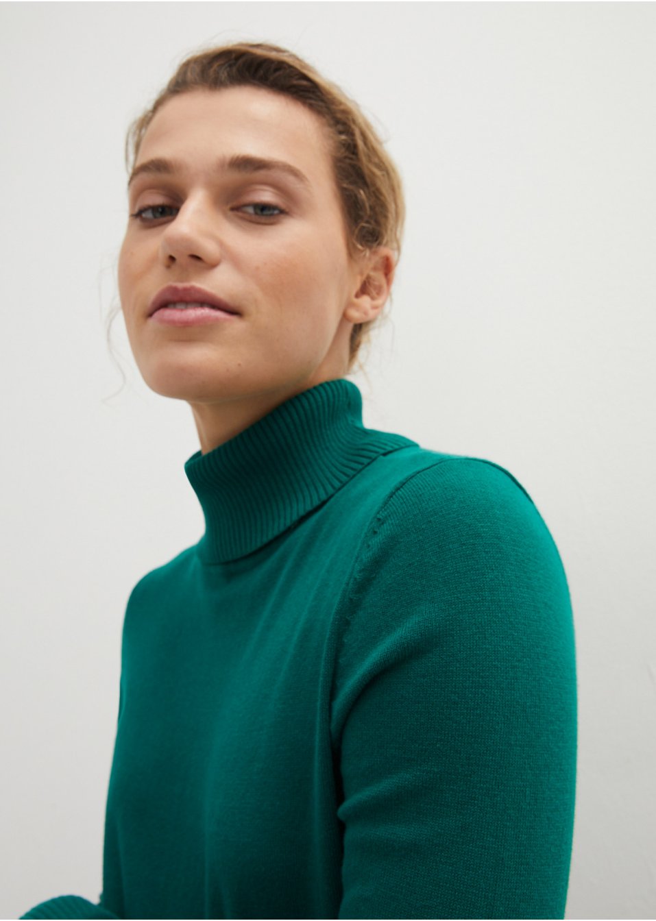 Pull de grossesse en maille avec col roulé