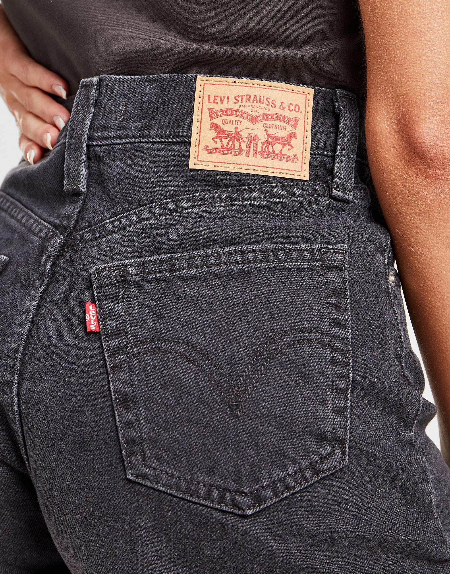 Levi's Short Mom