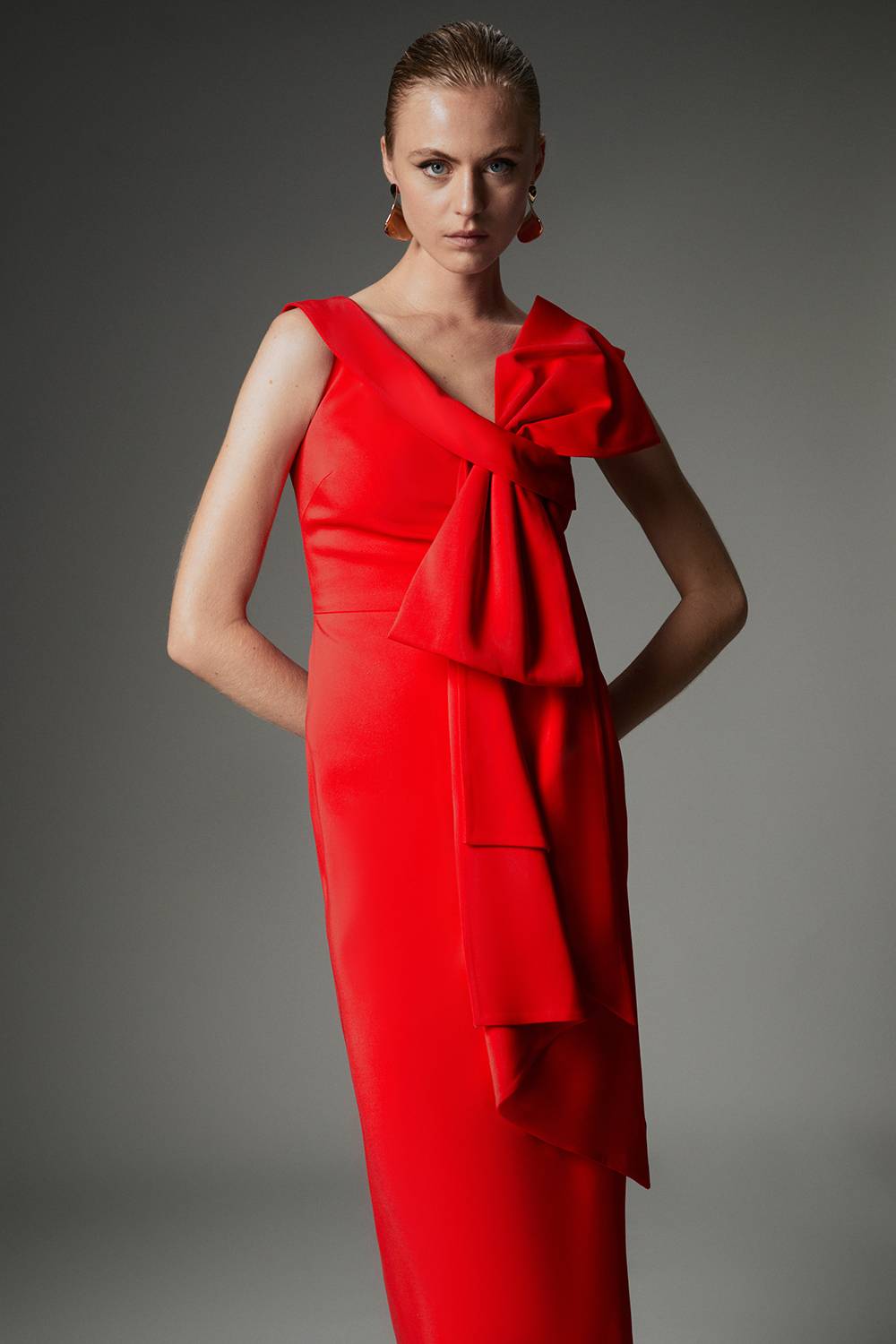 KarenMillen Collection Archive – Robe Midaxi Asymétrique à Détail Grand Nœud et Épaules Dénudées
