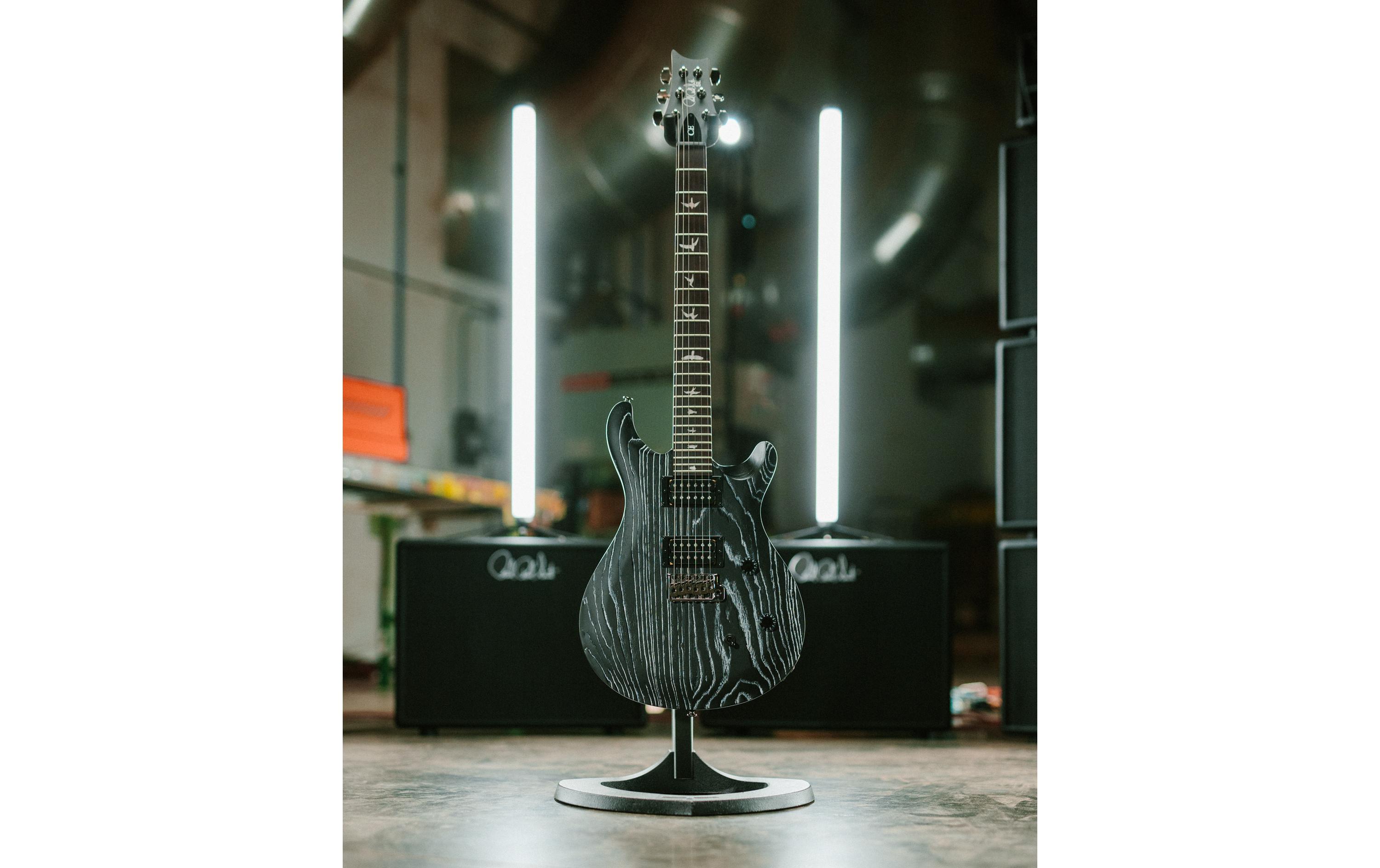 E-Gitarre SE Swamp Ash CE 24 LTD SWHITE<br>CE 24 Sandgestrahlt in limitierter Auflage