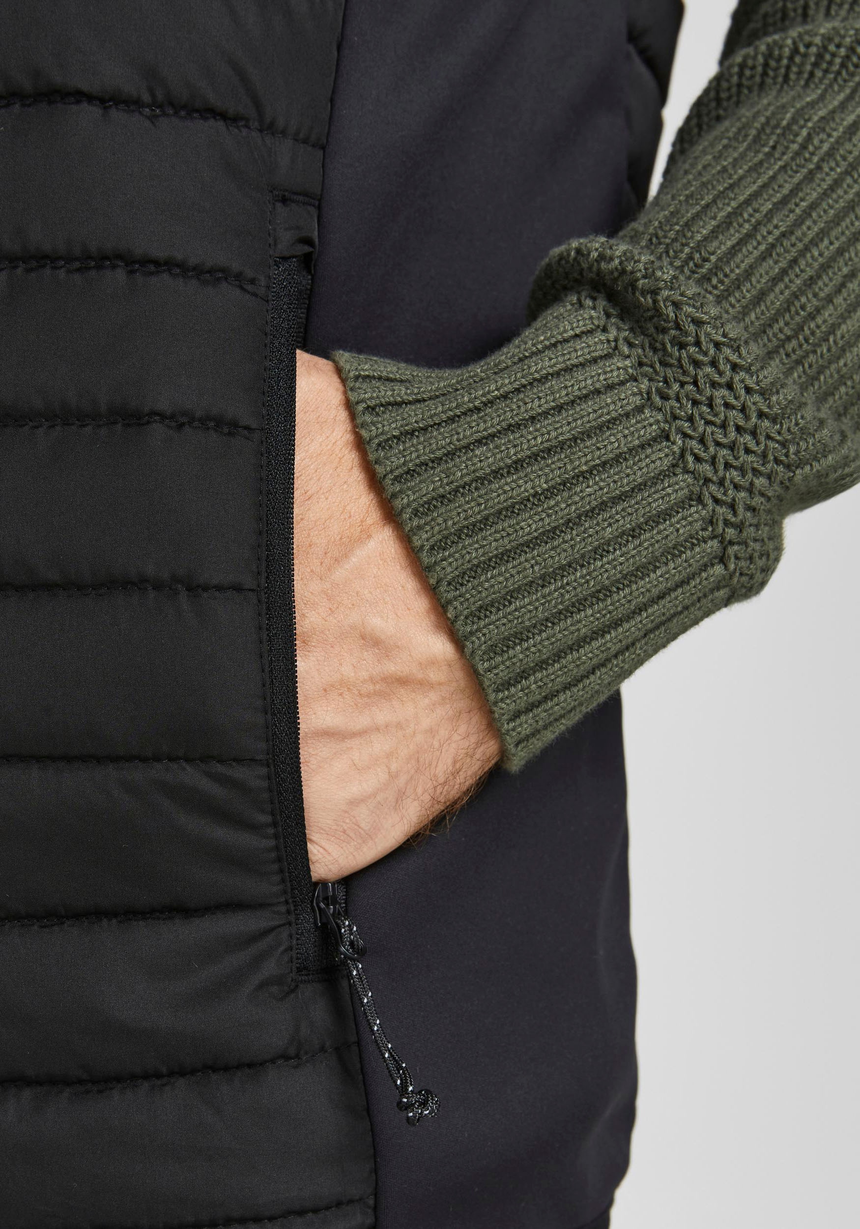 Jack & Jones Steppweste »JJEMULTI mit Logoprint, hohem Kragen und Eingrifftaschen«, normal, Polyester, ohne Kapuze