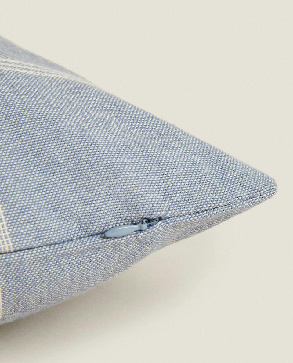 CAPA DE ALMOFADA GEOMÉTRICA EM JACQUARD