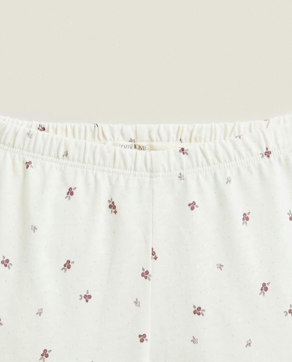 Conjunto de pijama infantil com estampa floral